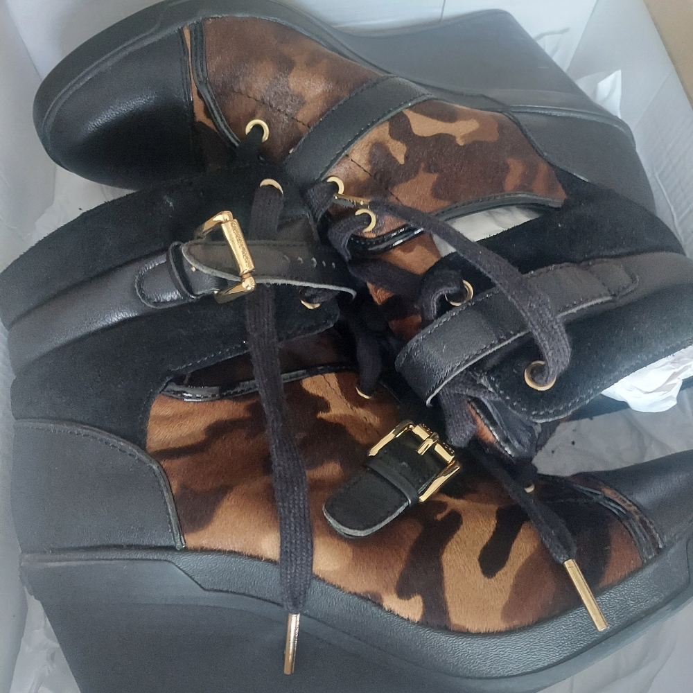 Micheal Kors Camo Wedge Boot Size 11